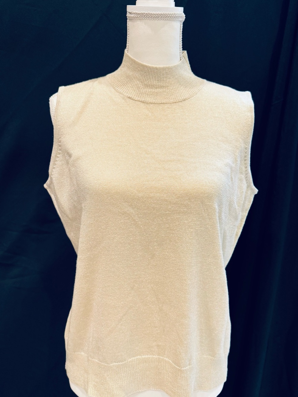 Liz Claiborne Cream Sleeveless Mock Neck Tank